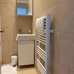 équipé-climatisé Avec Balcon Au Mourillon à 20m De La Apartamento Tolón