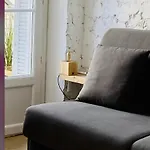 équipé-climatisé Avec Balcon Au Mourillon à 20m De La *