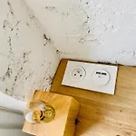 équipé-climatisé Avec Balcon Au Mourillon à 20m De La *