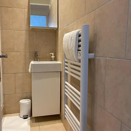 Equipe-climatise Avec Balcon Au Mourillon A 20m De La Daire Toulon