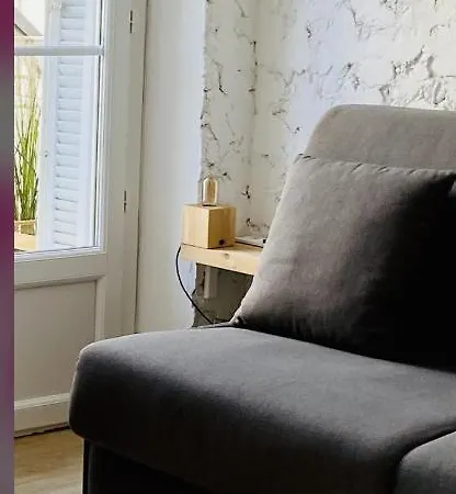 Equipe-climatise Avec Balcon Au Mourillon A 20m De La *