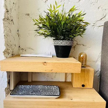 équipé-climatisé Avec Balcon Au Mourillon à 20m De La *