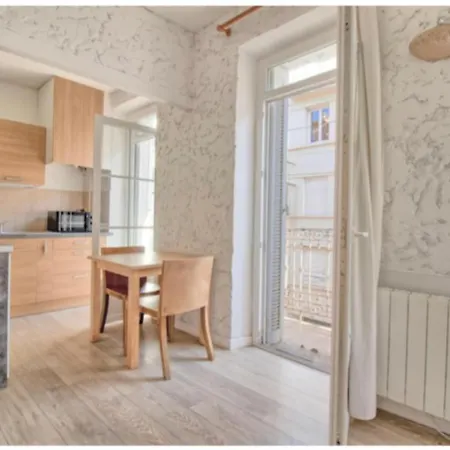 Equipe-climatise Avec Balcon Au Mourillon A 20m De La Apartment *